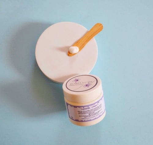 كريم اماندا للبشرات الدهنية