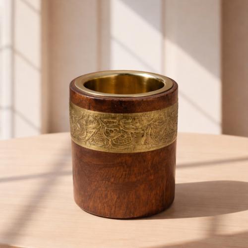 مبخرة هندية خشبية مطعمة بالنحاس