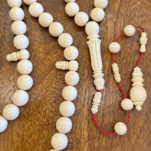 سبحة عاج طبيعي بطقم منقوش 75 جرام