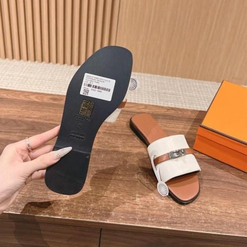 ‏ Hermès Oran brown slipper