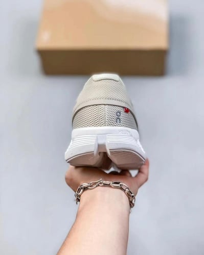 ON RUNNING Cloud 5 PEARL whit