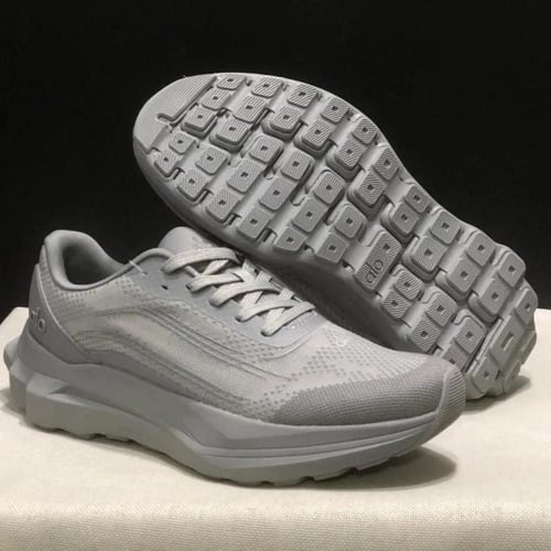 ALO Yoga RUNNER Gray