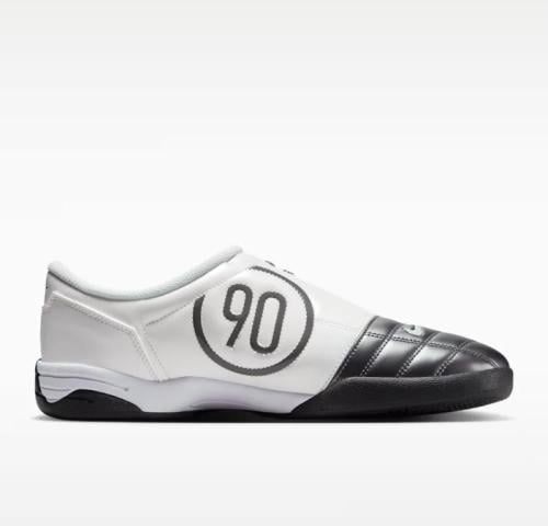 Nike Total 90 white and black