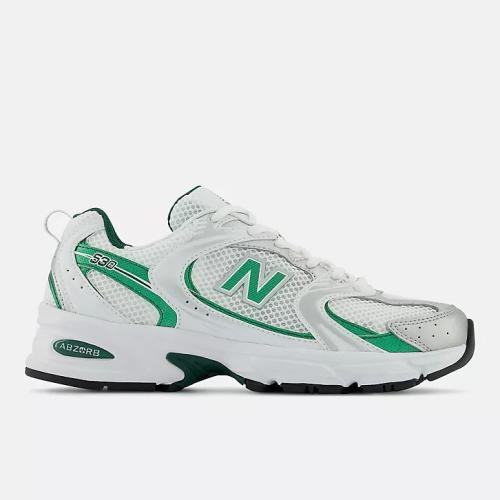 New Balance 530 trainers in white / green