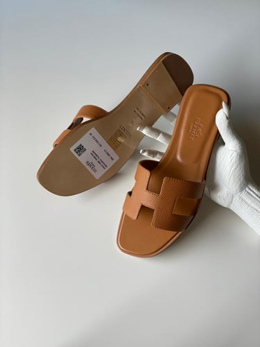 ‏ Hermès brown slipper