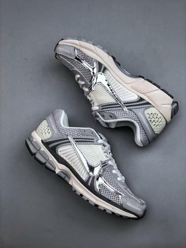 Nike Air Zoom Vomero 5 'Photon Dust Metallic silve...
