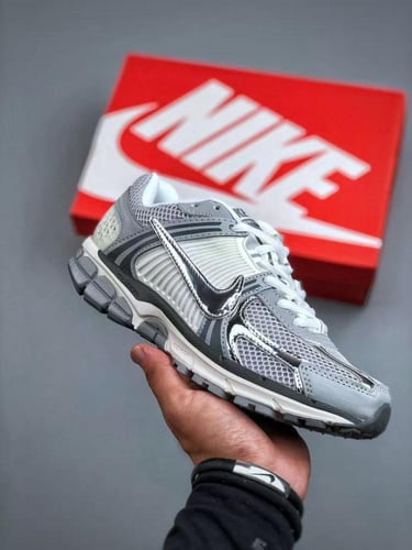 Nike Air Zoom Vomero 5 'Photon Dust Metallic silve...