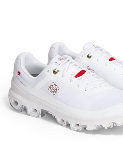 On Running LOEWE x collection Running white
