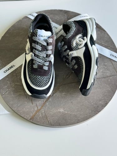 Chanel White Leather And Neoprene CC Low Top Sneak...