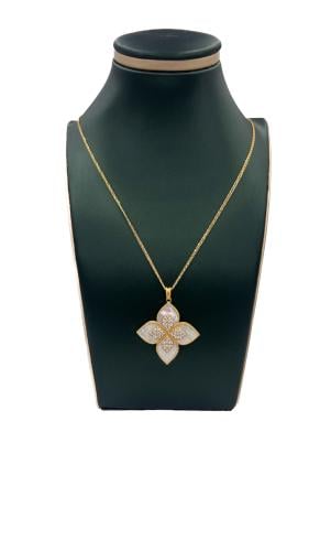 عقد روبرتو كوين ابيض