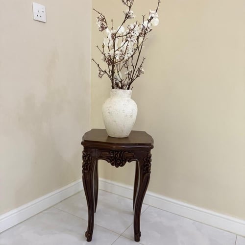 طاولة خدمه نحت