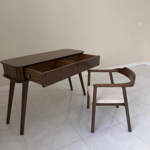 مجموعة التسريحة والكرسي