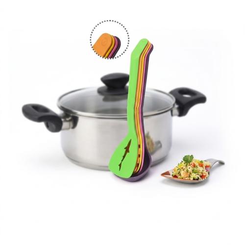 ملاعق ملونة