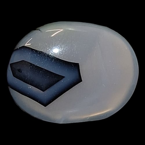 حجر عقيق مصور طبيعي مفحوص و موثق بشهادة مختبر