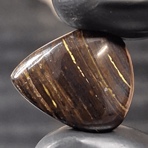 حجر ايرون تايغر طبيعي بتوهج عروق باللون الذهبي