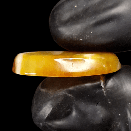 حجر العقيق متعدد الألوان