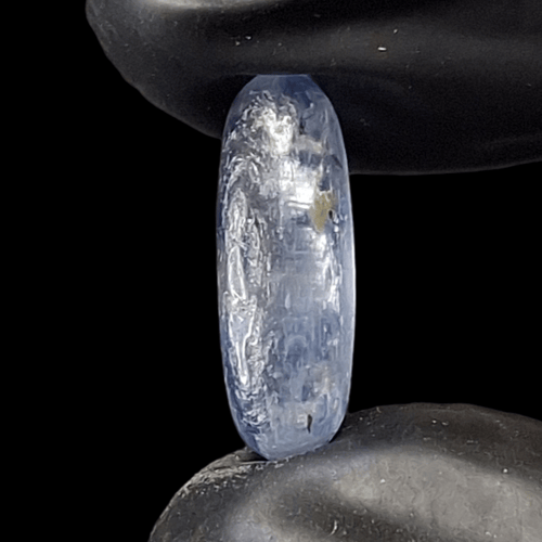 حجر كيانيت طبيعي قص مناسب لعمل تعليقة