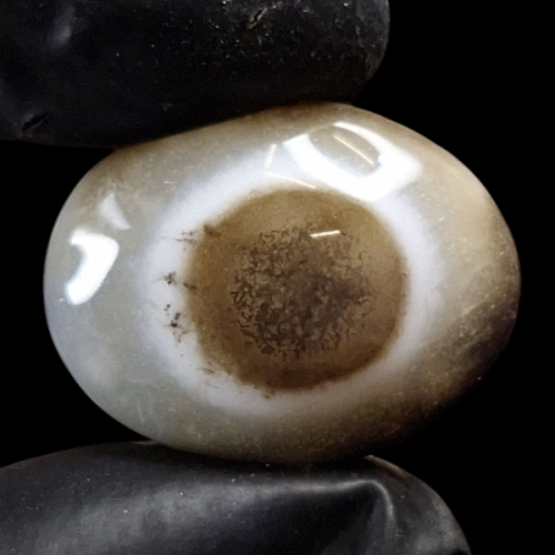 حجر عقيق سليماني هيئة عين طبيعي