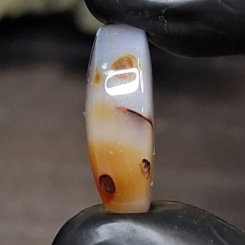 حجر عقيق مزهر مصور طبيعي