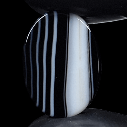 حجر عقيق طبيعي مفحوص و موثق بشهادة مختبر