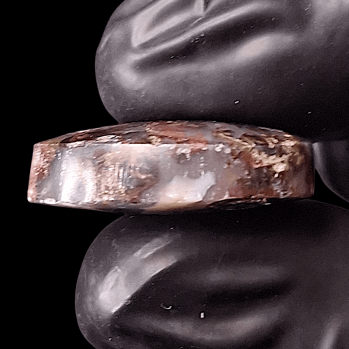 حجر عقيق بتشكيل رائع طبيعي