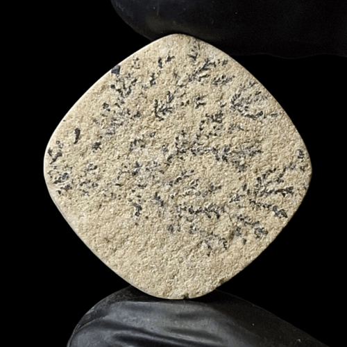 حجر اكاسيد منغنيز شجري طبيعي