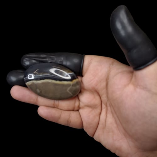 نوادر تحفة من حجر عقيق يتغير لونه تحت اضائة UV مفح...