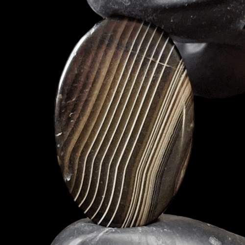 حجر عقيق طبيعي جزع بتدخل الالوان