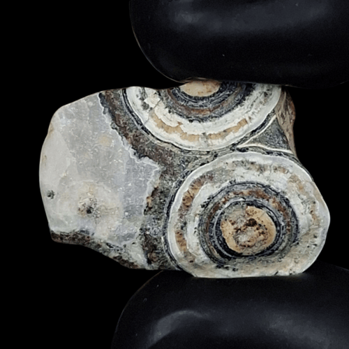 حجر عقيق داؤدي خام تحفة للاقتناء او الاهداء