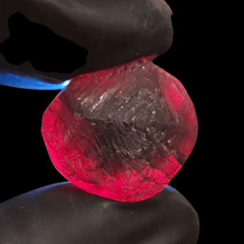 حجر جارنت خام طبيعي