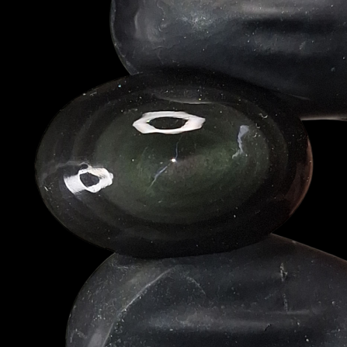 حجر أوبسيدان مصور هيئة عين طبيعي