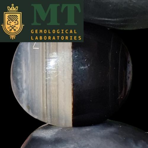 حجر عقيق طبيعي جزء قاتم وجزء شفاف رائع مفحوص و موث...