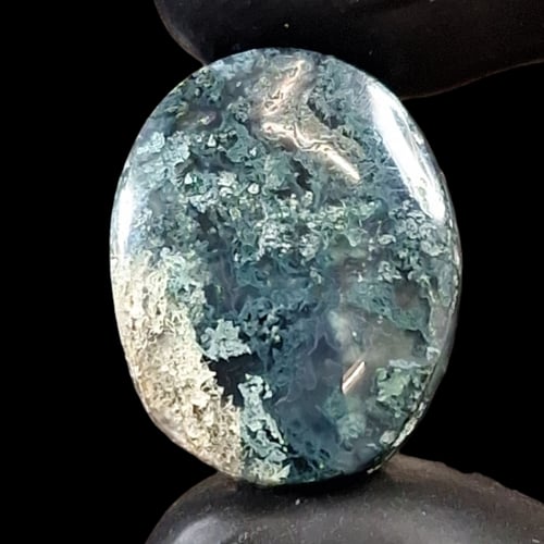 حجر عقيق طحلبي طبيعي