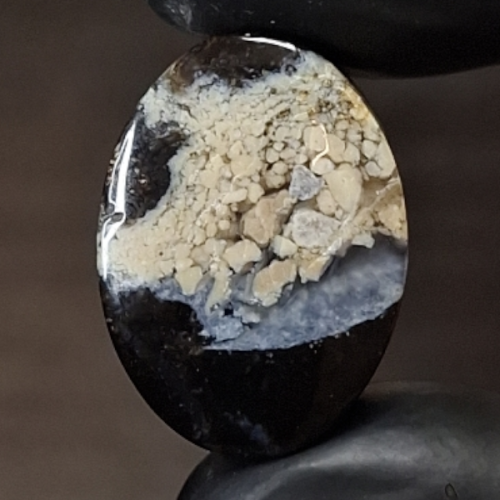 حجر عقيق ورد الربيع كرزي طبيعي