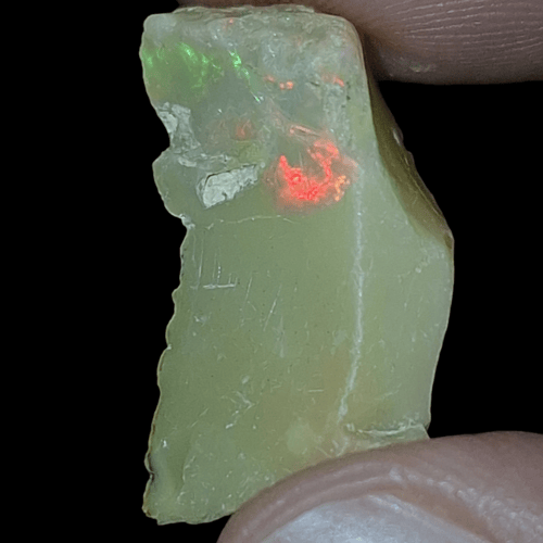 حجر اوبال خام طبيعي تحفة للإقتناء أو الإهداء