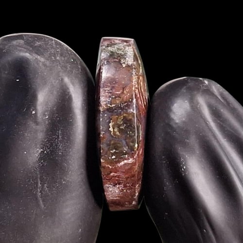 حجر عقيق طبيعي مفحوص و موثق بشهادة مختبر