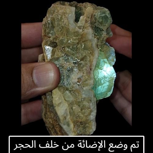 حجر فلورايت خام طبيعي مع الحاضن تحفة للإقتناء أو ا...