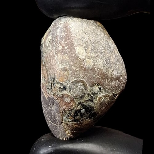 حجر عقيق داؤدي خام تحفة للاقتناء او الاهداء