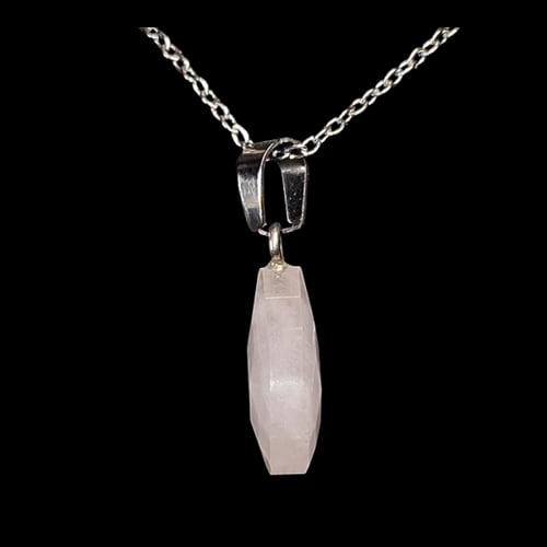 اكسسوار تعليقة حجر روز كوارتز طبيعي مع السلسال