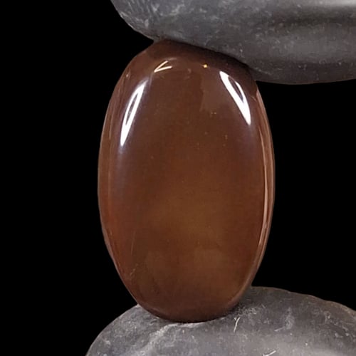 حجر عقيق كبدي طبيعي يشف كرزي