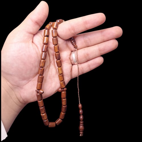 سبحة من خشب الكوك قص برميلي ملمس ناعم 33 خرزة