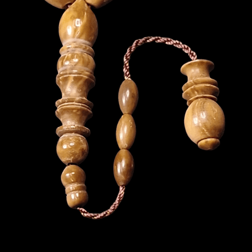 سبحة من خشب الكوك 33 خرزة نقش فاخر