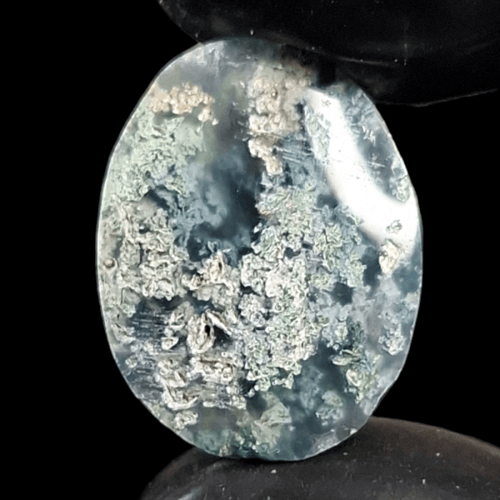 حجر عقيق طحلبي مشجر طبيعي