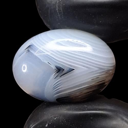 حجر عقيق ابيض متدرج طبيعي