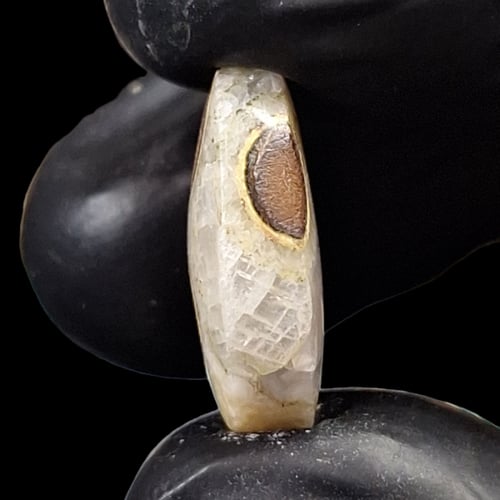 حجر عقيق داؤدي هيئة عيون طبيعي