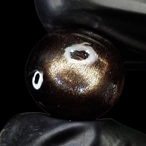 حجر الشمس الاسود الطبيعي مفحوص و موثق بشهادة مختبر