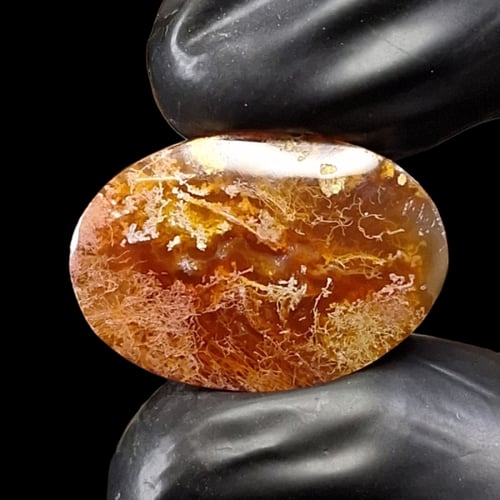 حجر عقيق طبيعي بتشكيل رائع