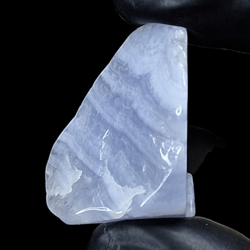 حجر عقيق ازرق سماوي خام تحفة للاقتناء او الاهداء