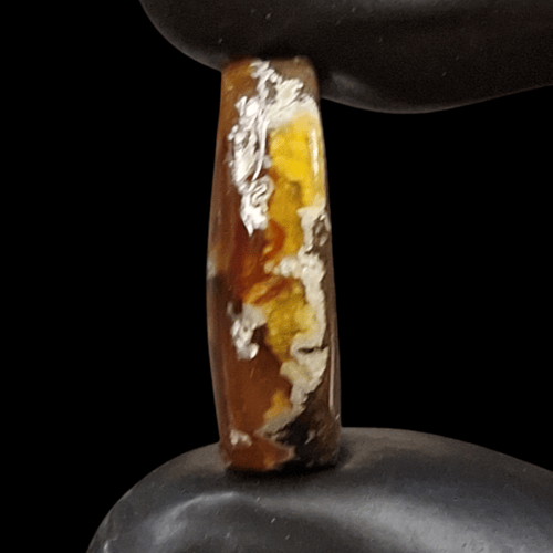 حجر عقيق خرائطي مصور منظر للجبال من الأعلى طبيعي