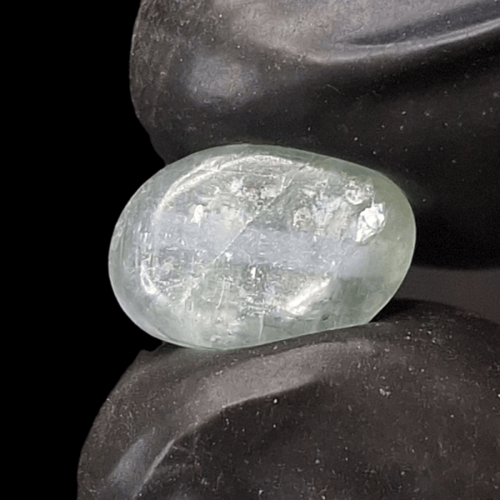 حجر كيانيت طبيعي